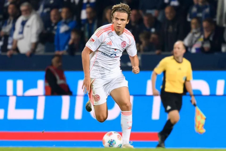 状态更是低, 连败, 杜塞尔多夫 状态更是低, 连败, 杜塞尔多夫