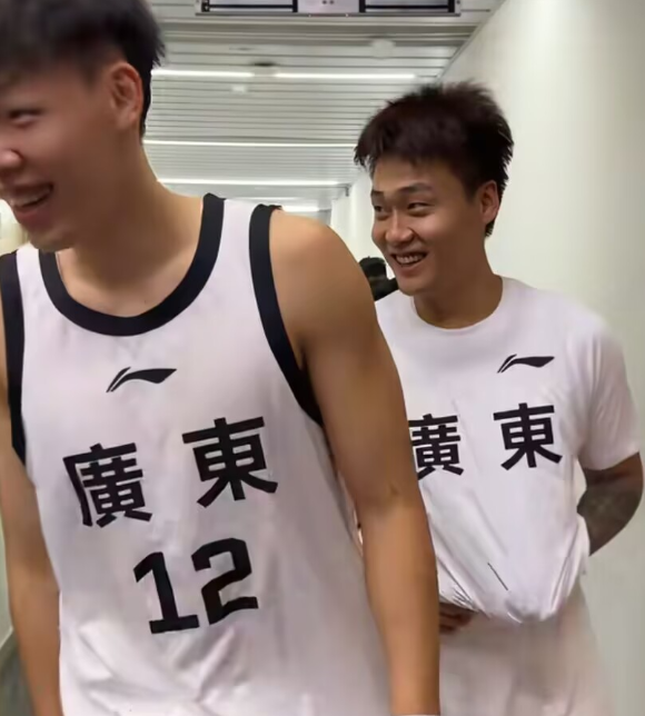 道跑进场地, src, 大声地第二 道跑进场地, src, 大声地第二