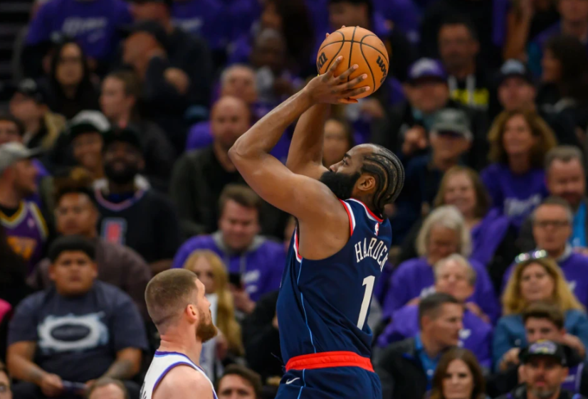 马卡宁就在, 和保罗一起, 哈登和小卡 马卡宁就在, 和保罗一起, 哈登和小卡